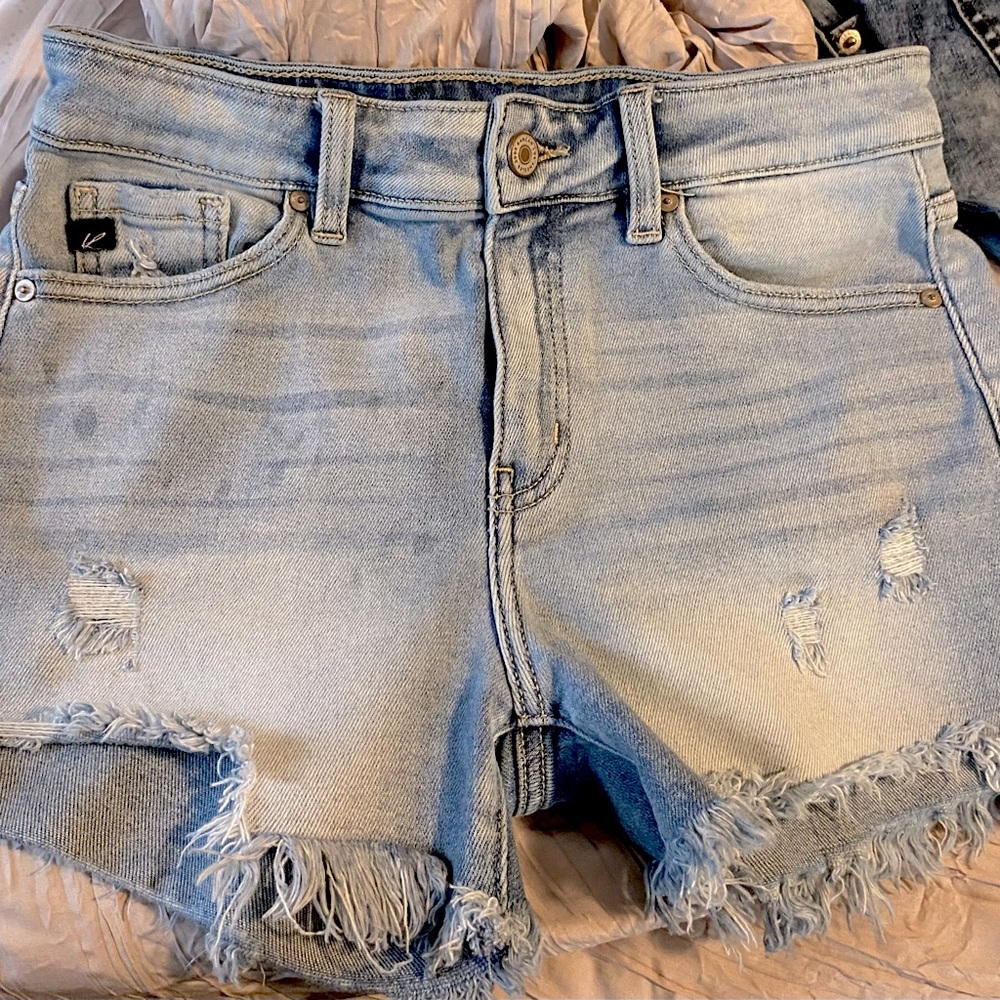 Kan Can denim Shorts, size M~ short fitting w/a bit of stretch. Super cute on!